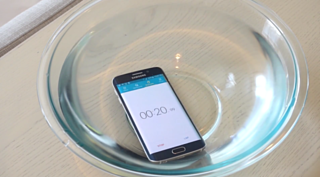 Видео: Samsung Galaxy S6 Edge 20 минут продержался под водой