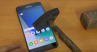 Видео: Galaxy Note 7 попробовали разбить молотком