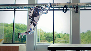 Роботы от Boston Dynamics освоили паркур