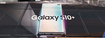 В сеть попал рекламный плакат Samsung Galaxy S10+