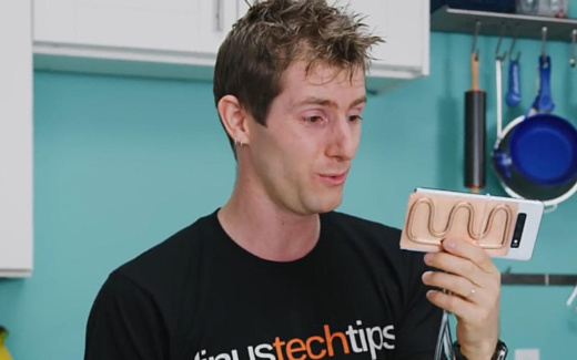 Видео: ютюбер успешно использовал жидкостную систему охлаждения смартфона