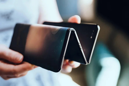 Слухи: первый складывающийся втрое смартфон Huawei появится в течение двух месяцев