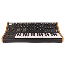 Moog Subsequent 37