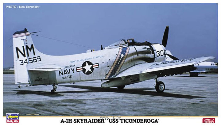 Фотографии Hasegawa Бомбардировщик A-1H Skyraider "USS Ticonderoga" 2 kits