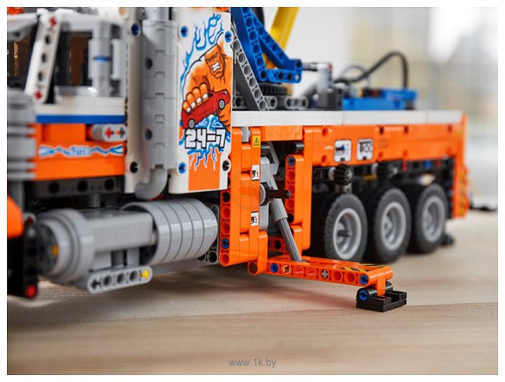 Фотографии LEGO Technic 42128 Грузовой эвакуатор