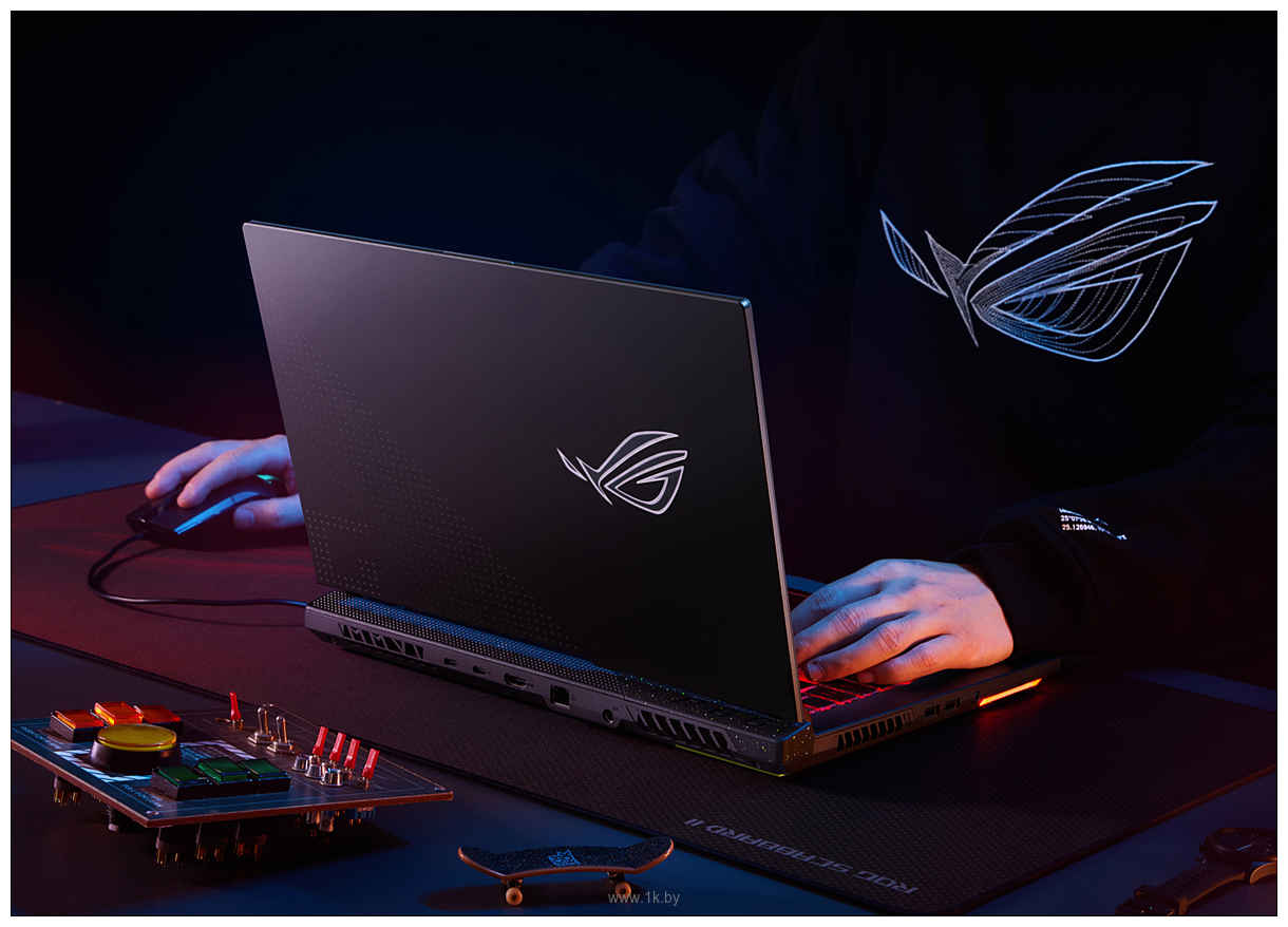 Фотографии ASUS ROG Strix G17 G713RS-LL064