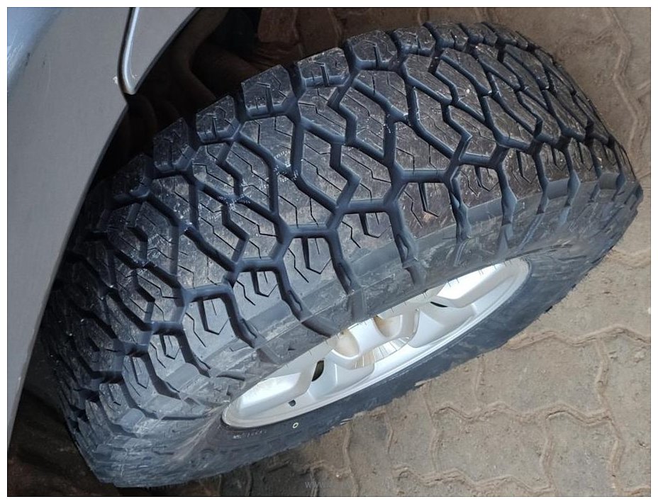 Фотографии Maxxis RAZR AT 235/65 R17 108H