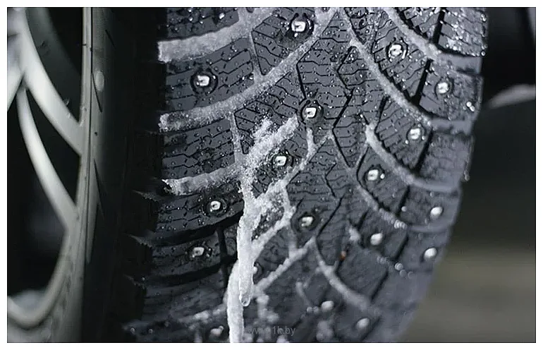 Фотографии Pirelli Scorpion Ice Zero 2 235/65 R18 110T (шипы)