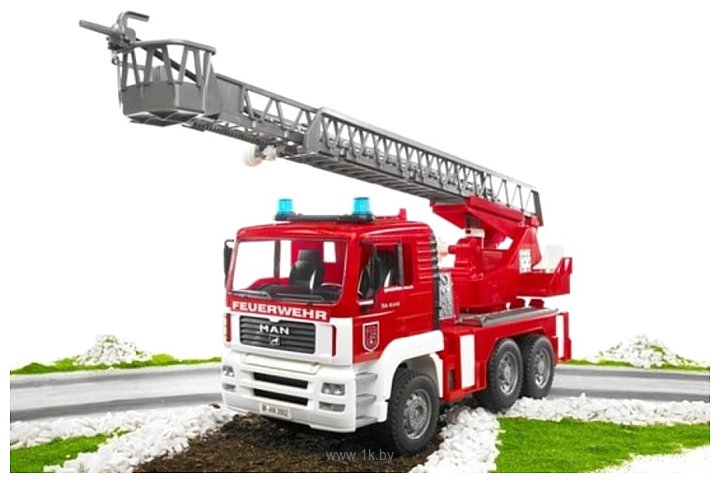 Фотографии Bruder MAN Fire engine with selwing ladder 02771