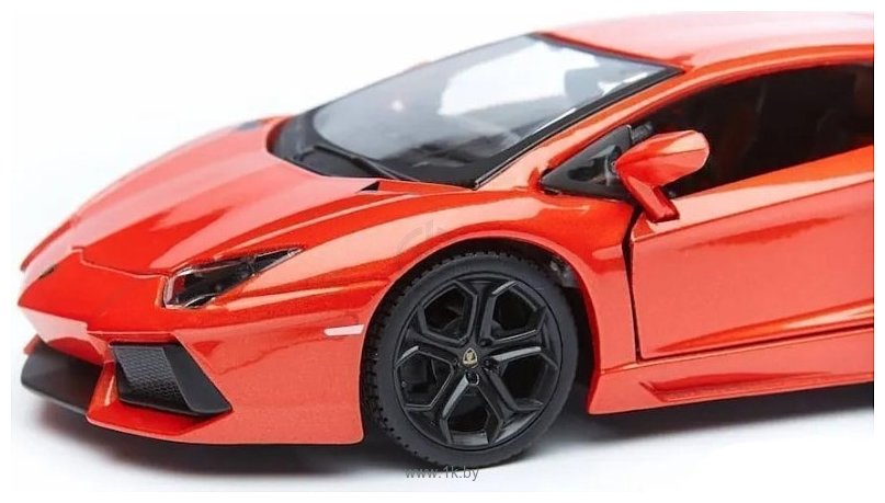 Фотографии Maisto Lamborghini Aventador LP 700-4 31210 (оранжевый)