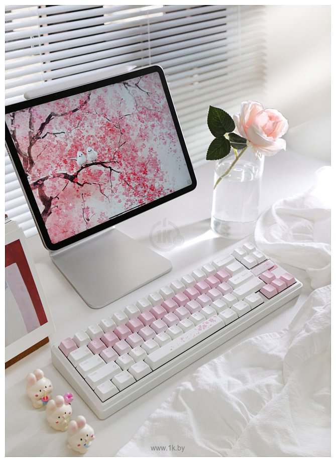 Фотографии Varmilo Sword68 Sakura Kailh Prestige Voice (без кириллицы)