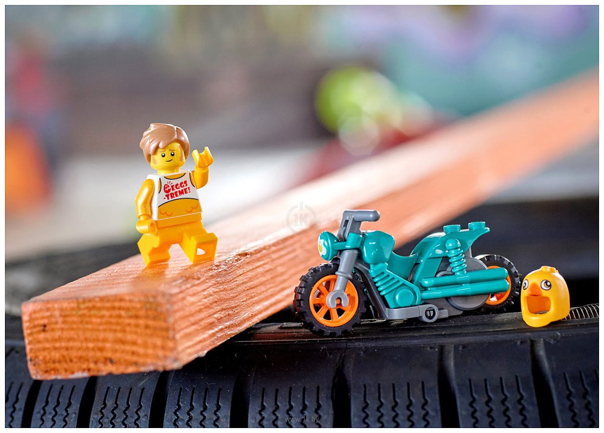 Фотографии LEGO City Stuntz 60310 Трюковый мотоцикл с цыплёнком