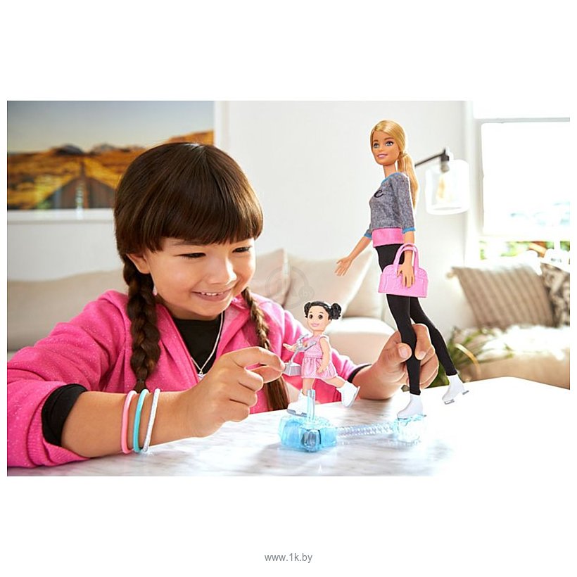 Фотографии Barbie Ice-Skating Coach Dolls & Playset FXP38