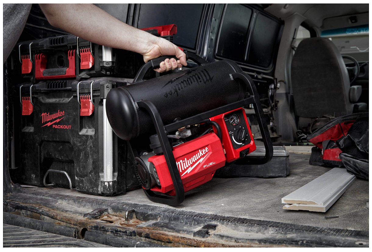 Фотографии Milwaukee M18 FUEL FAC-0 4933472166 (без АКБ)