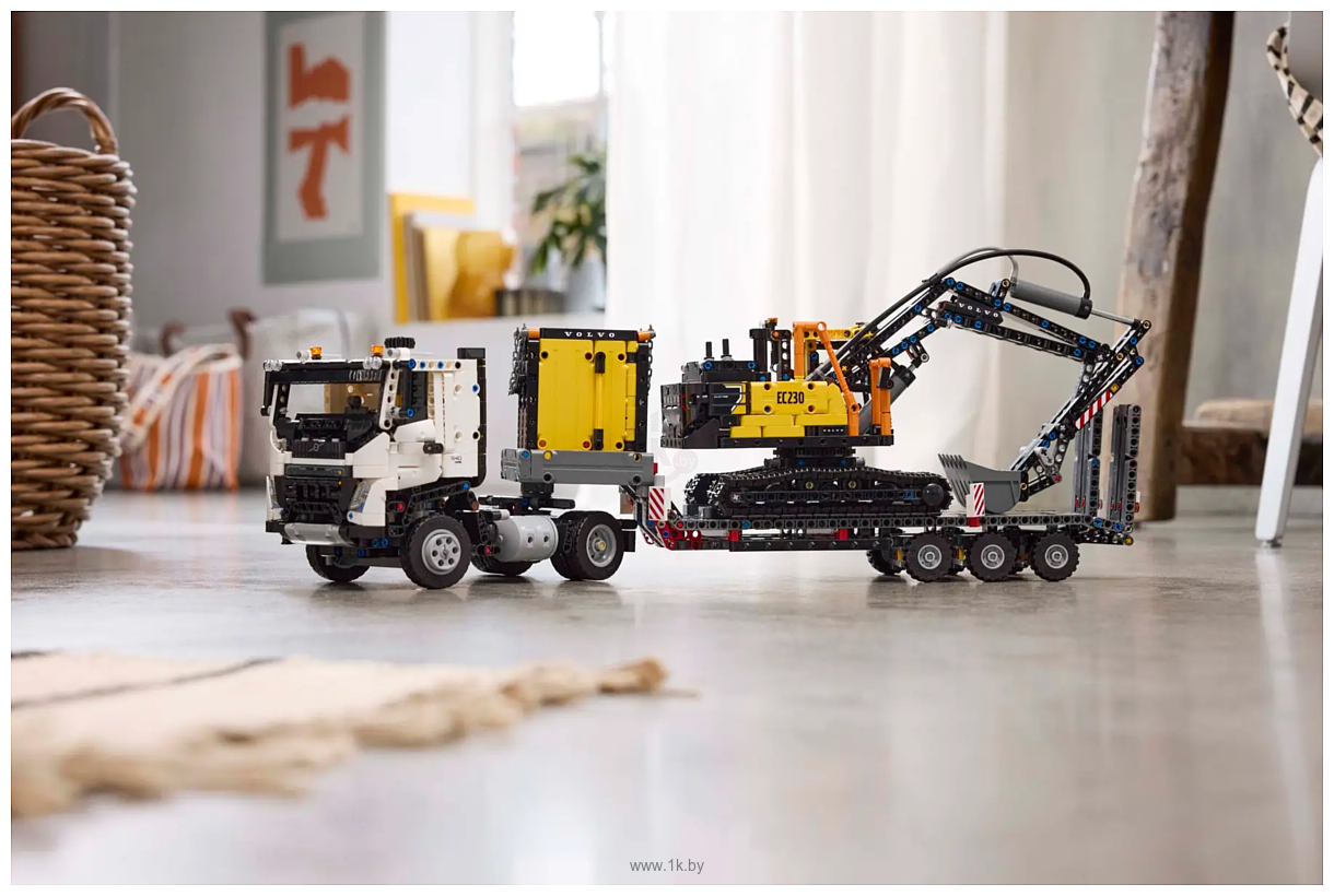 Фотографии LEGO Technic 42175 Грузовик Volvo FMX и электрический экскаватор EC230