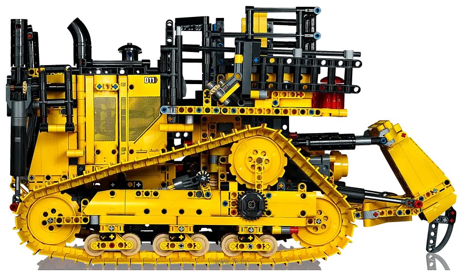 Фотографии LEGO Technic 42131 Бульдозер Cat D11 на пульте управления