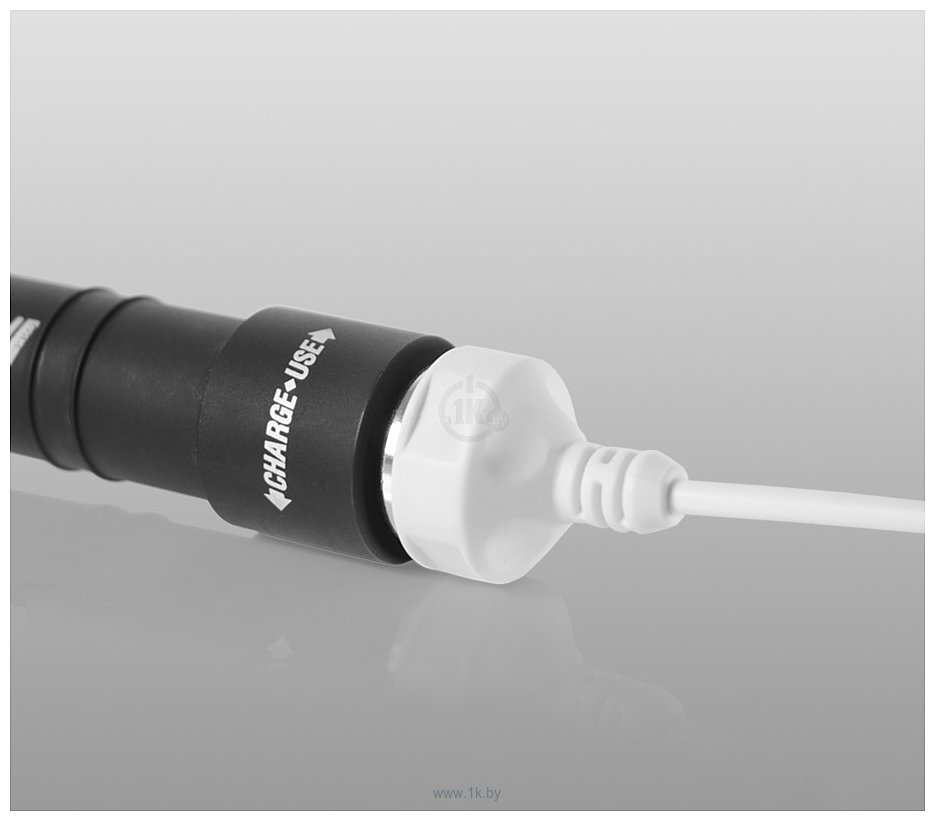 Фотографии Armytek Wizard Magnet USB XP-L (белый свет)+18650 Li-Ion