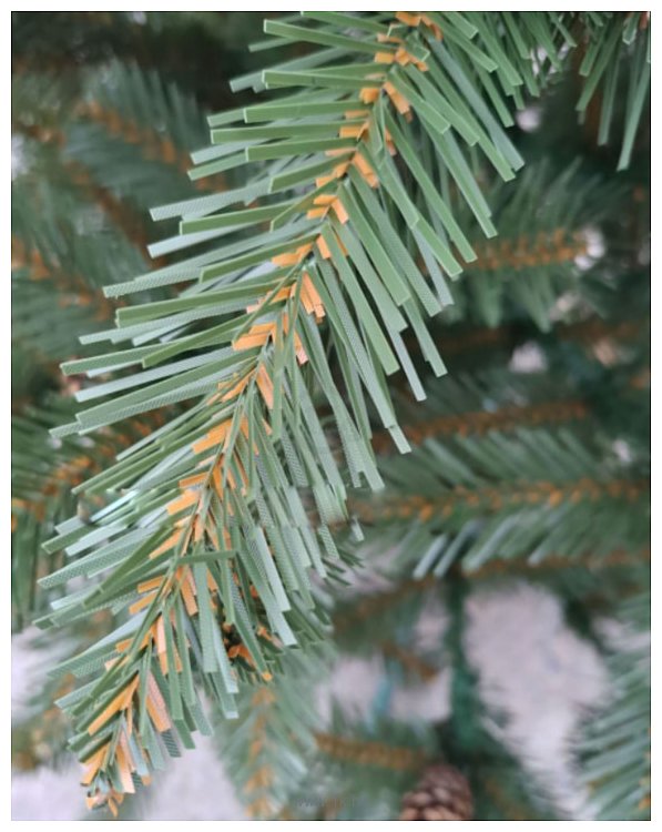Фотографии Christmas Tree Роял Люкс с шишками 1.3 м