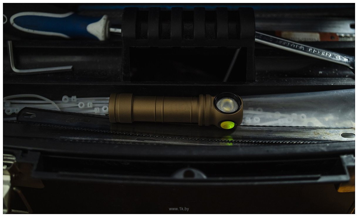 Фотографии Armytek Wizard C2 Pro Max Magnet USB Sand (белый)