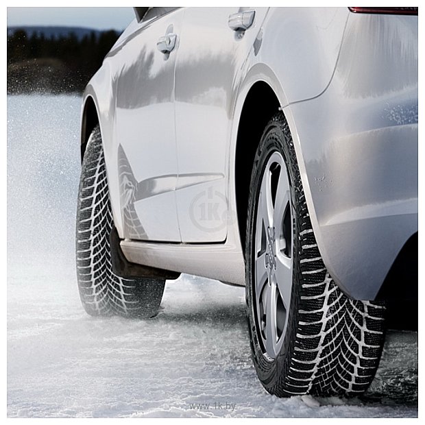 Фотографии Goodyear UltraGrip Ice 2+ 235/40 R19 96T