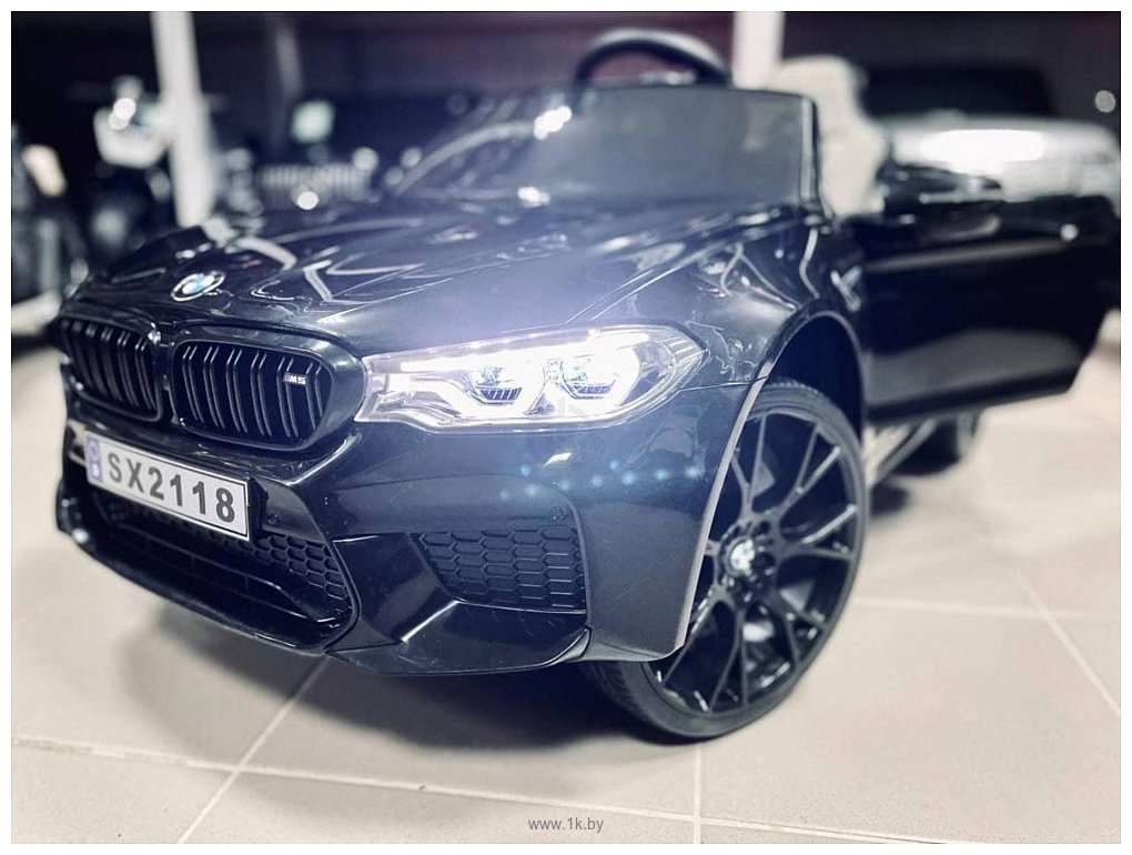Фотографии RiverToys BMW M5 A555MP (черный)