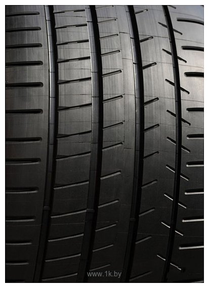 Фотографии Michelin Pilot Super Sport 245/30 R19 89Y