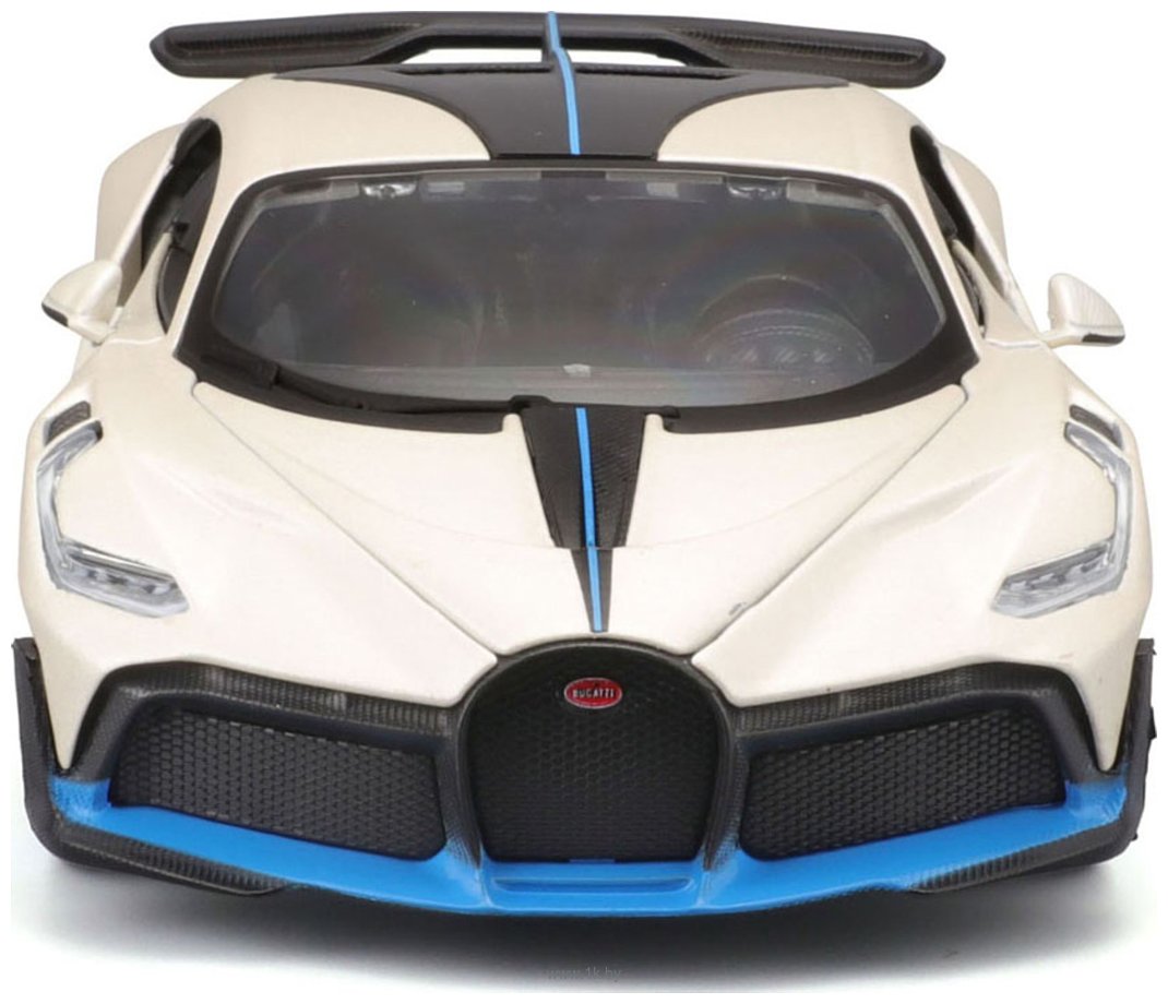 Фотографии Maisto Bugatti Divo 31526WT (белый)