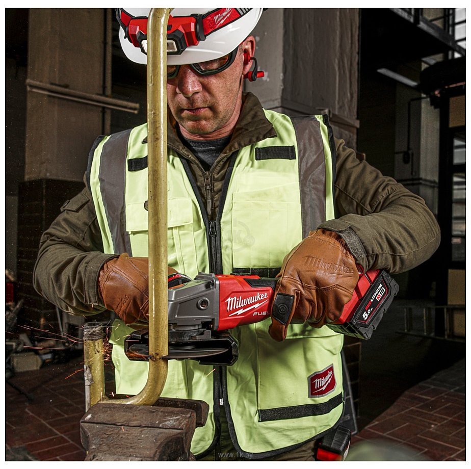 Фотографии Milwaukee M18FSAGV125XB/M18VC-2/M18NRG-502 / A003MLW (с пылесосом, энергокомплектом)