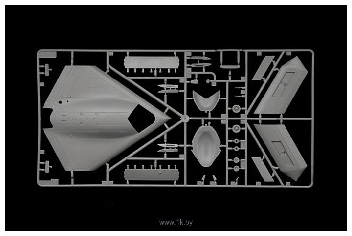 Фотографии Italeri 1421 Боевой беспилотный летательный аппарат X-47B
