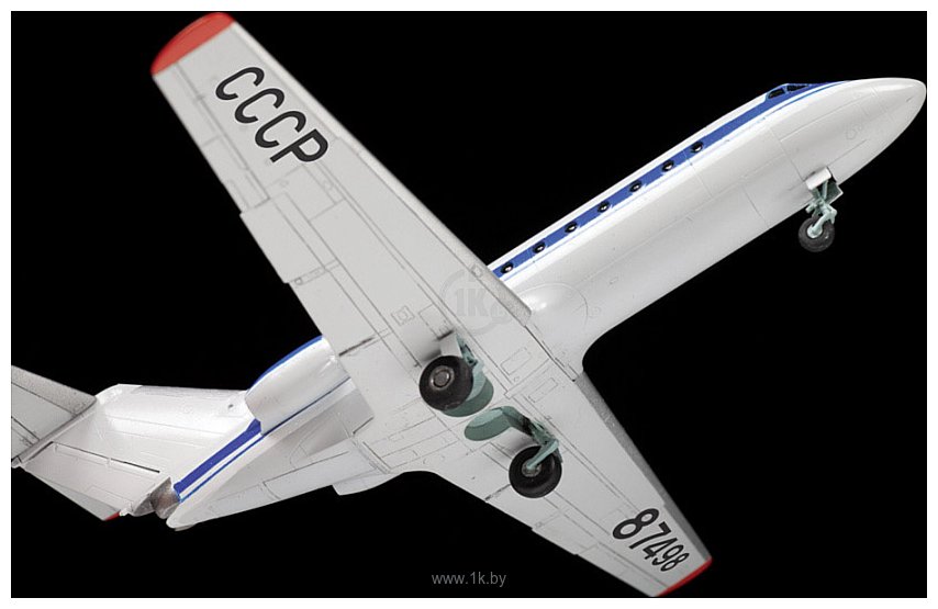 Фотографии Звезда Турбореактивный пассажирский самолет Як-40 1:144 7030