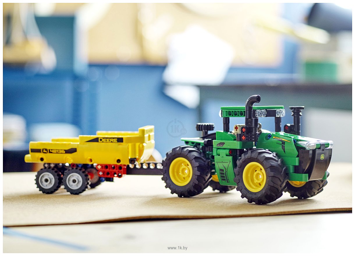 Фотографии LEGO Technic 42136 John Deere 9620R 4WD Tractor