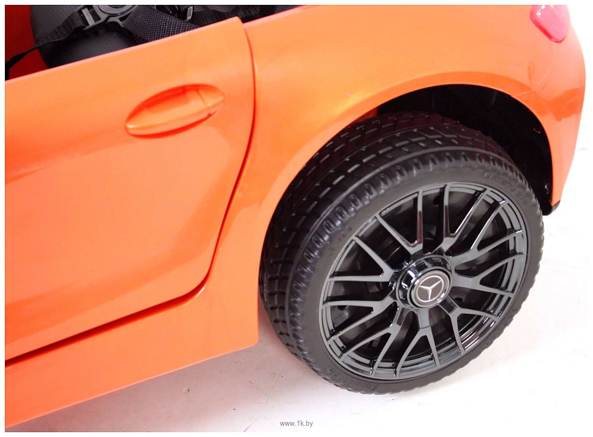 Фотографии RiverToys Mercedes-Benz AMG GT O008OO (оранжевый)