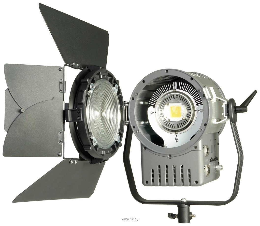 Фотографии GreenBean Fresnel 200 LED X3 DMX