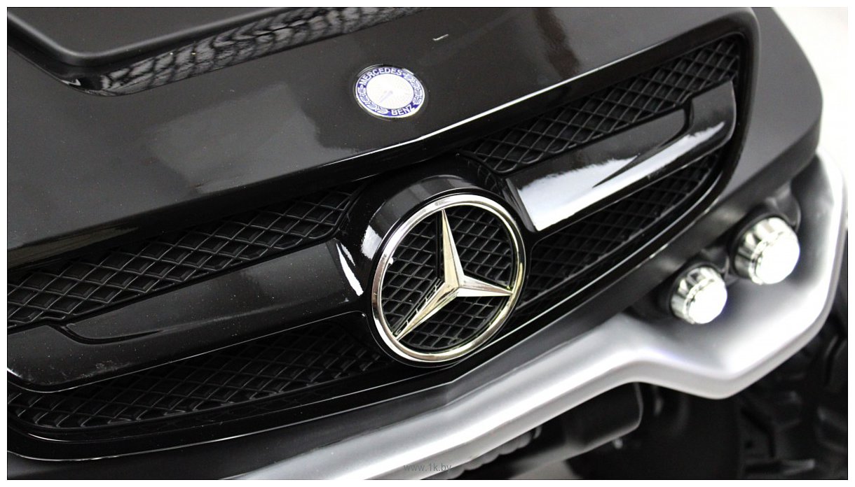 Фотографии RiverToys Mercedes-Benz Unimog Mini P777BP (черный глянец)