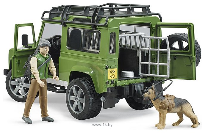 Фотографии Bruder Land Rover Defender с фигуркой охотника и собакой 02587
