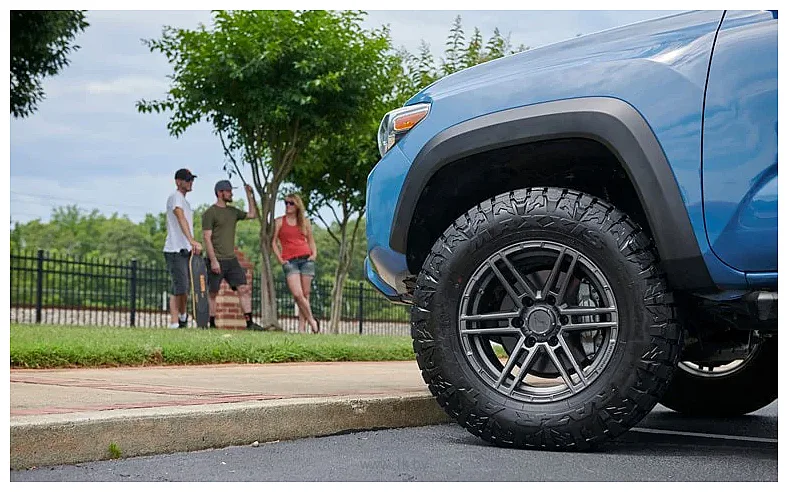 Фотографии Maxxis RAZR AT 245/70 R16 111T