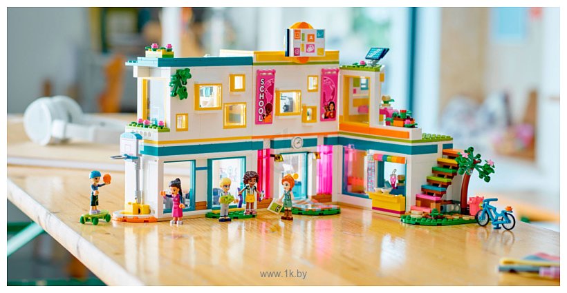 Фотографии LEGO Friends 41731 Международная школа Хартлейк Сити