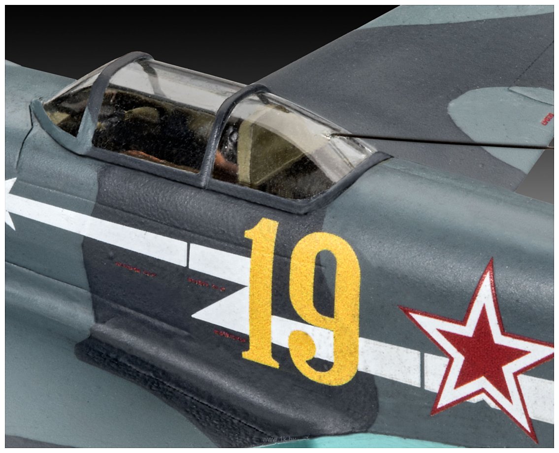 Фотографии Revell 03894 Советский одномоторный истребитель Yakovlev Yak-3