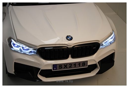 Фотографии RiverToys BMW M5 A555MP (белый)