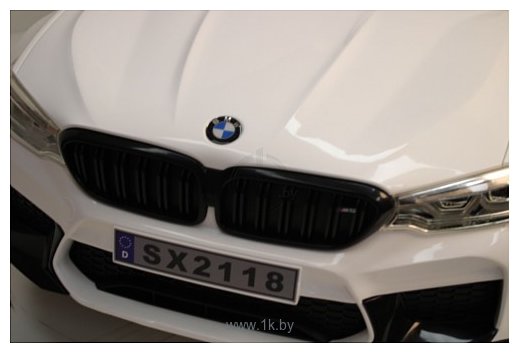 Фотографии RiverToys BMW M5 A555MP (белый)