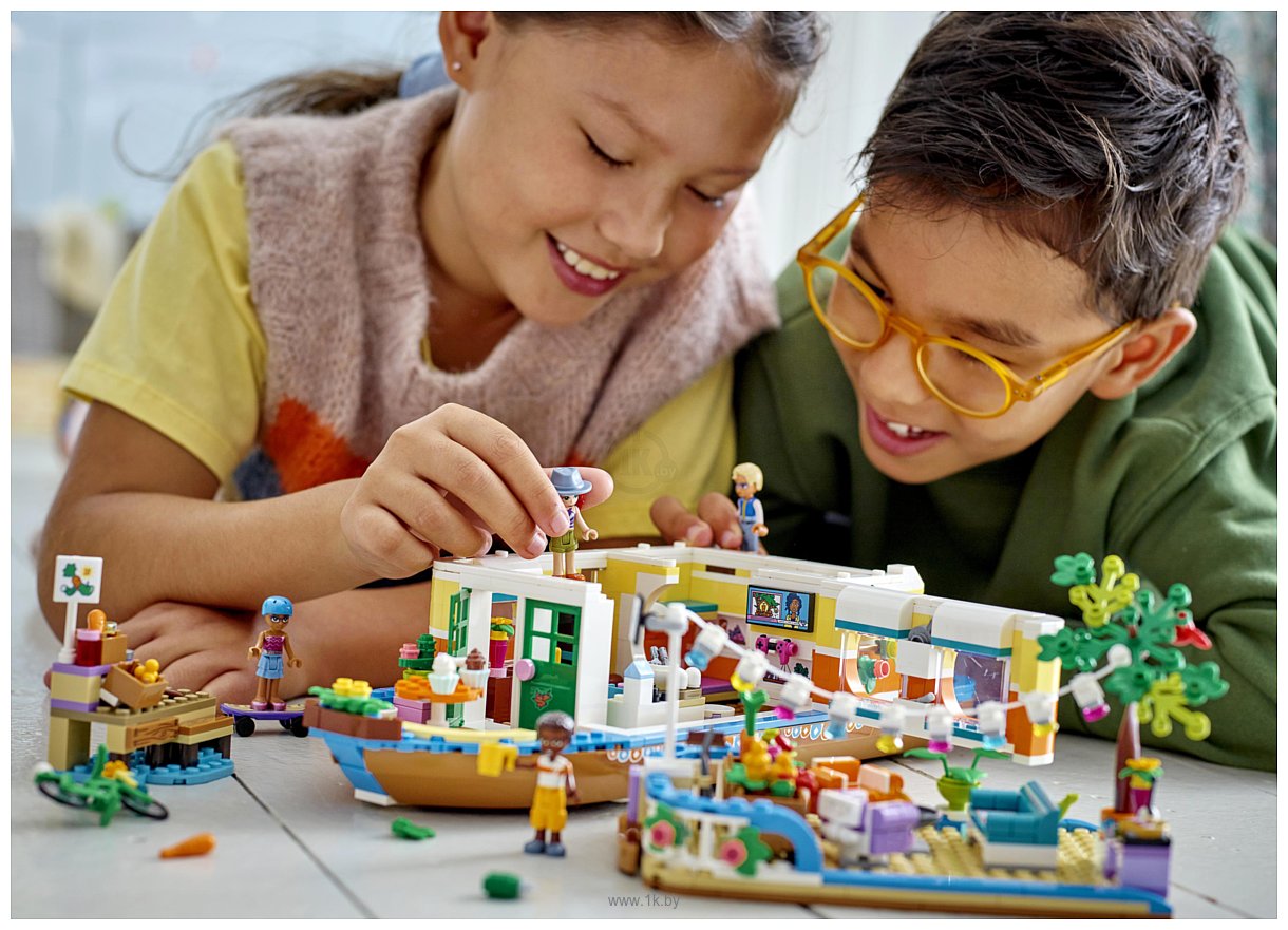 Фотографии LEGO Friends 41702 Плавучий дом на канале