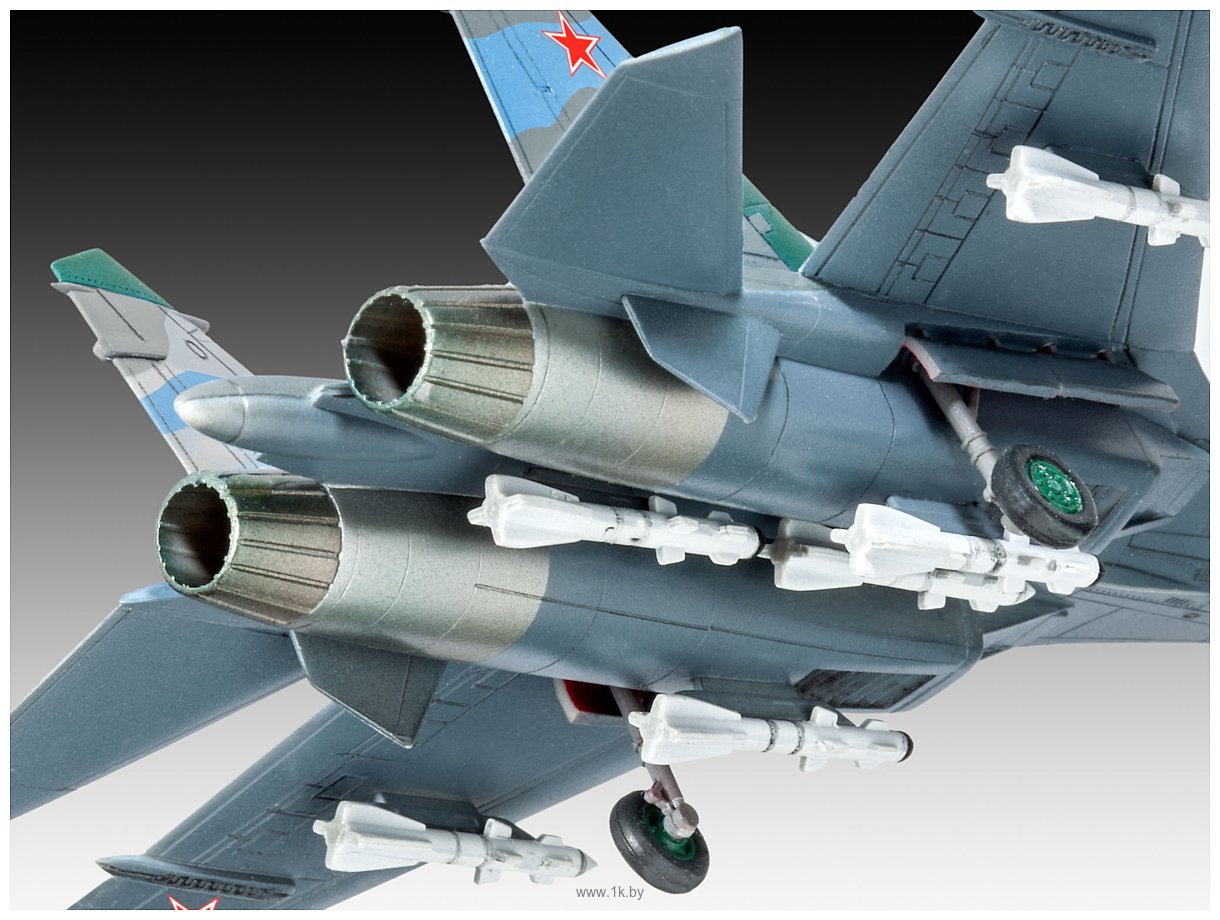 Фотографии Revell 03948 Советский истребитель Su-27 Flanker