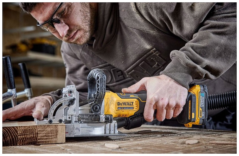 Фотографии DeWalt DCW682NT (без АКБ, кейс)