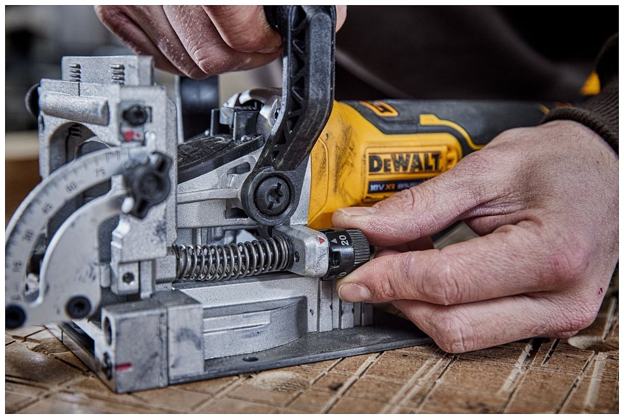 Фотографии DeWalt DCW682NT (без АКБ, кейс)