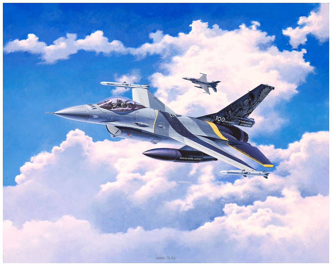 Фотографии Revell 03905 Многоцелевой истребитель F-16 Mlu