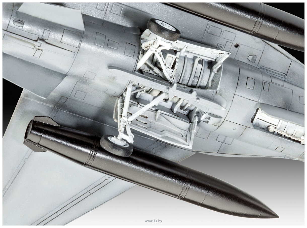 Фотографии Revell 03905 Многоцелевой истребитель F-16 Mlu