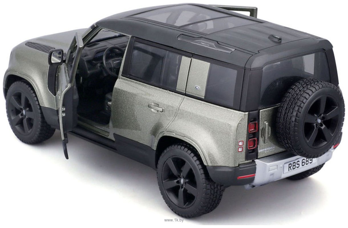Фотографии Bburago Land Rover Defender 2022 18-21101 (серебристый)