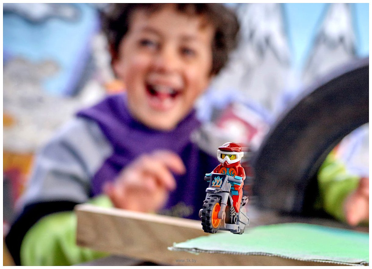 Фотографии LEGO City Stuntz 60311 Огненный трюковый мотоцикл