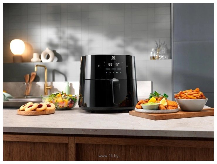 Фотографии Electrolux AirFryer 800 EAF3B