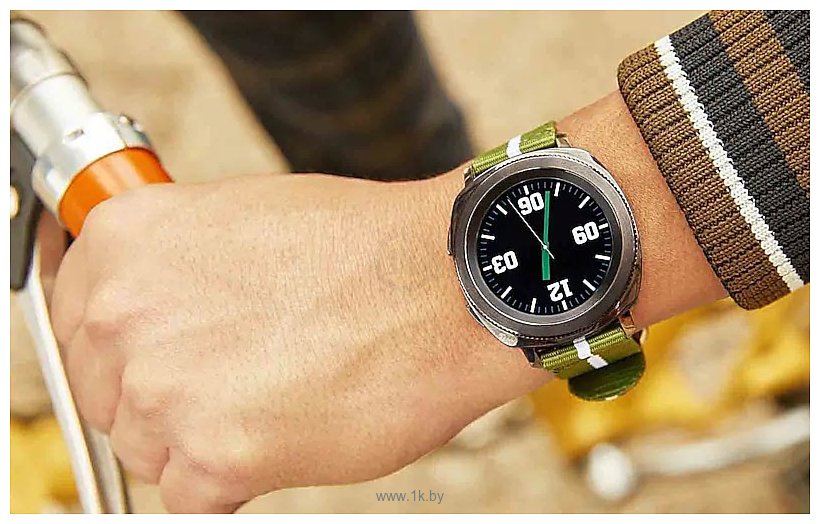 Фотографии Samsung Premium Nato для Galaxy Watch 42mm & Gear Sport (зеленый/белый)